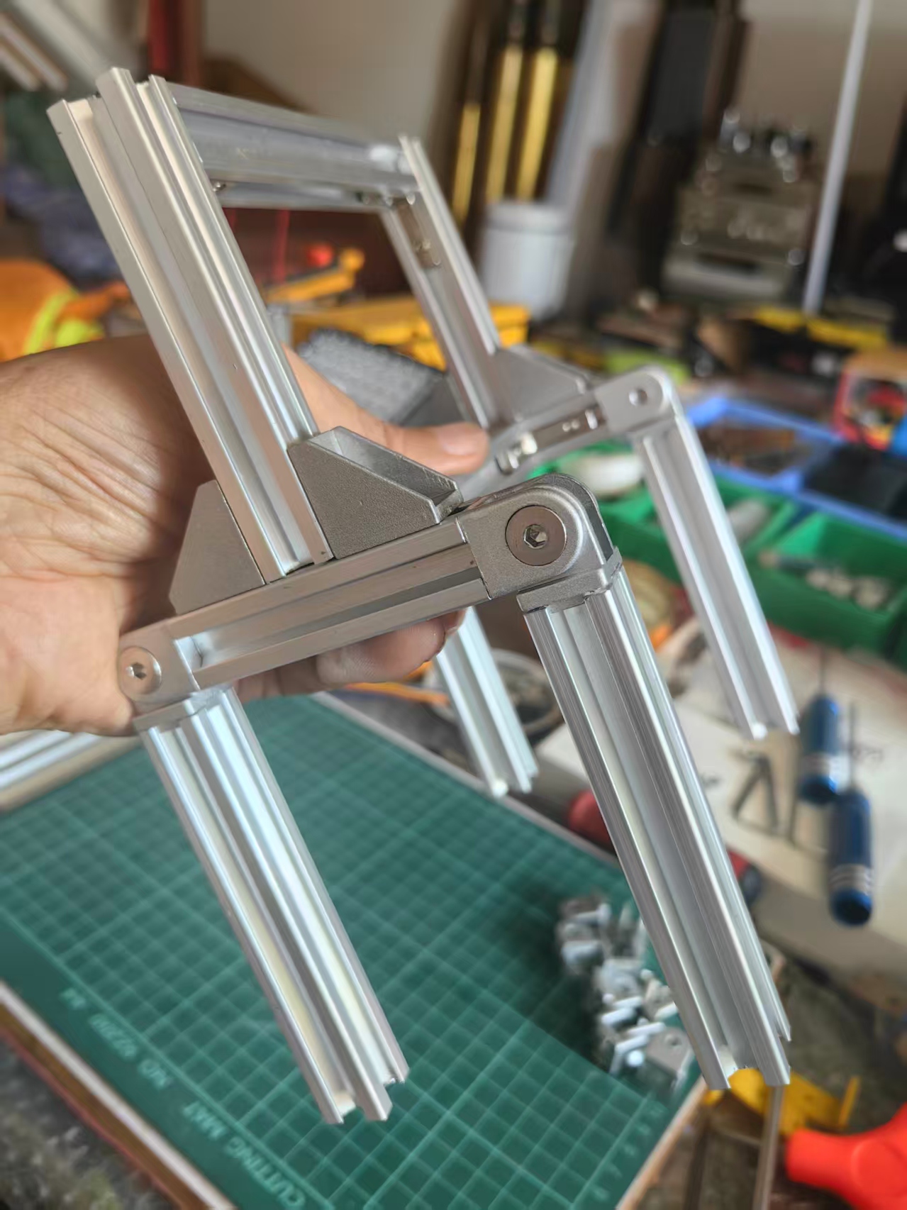 【花雕动手做】行空板 K10 使用1515铝型材制作的复杂地形八弹簧独立减震小车_image_9.webp