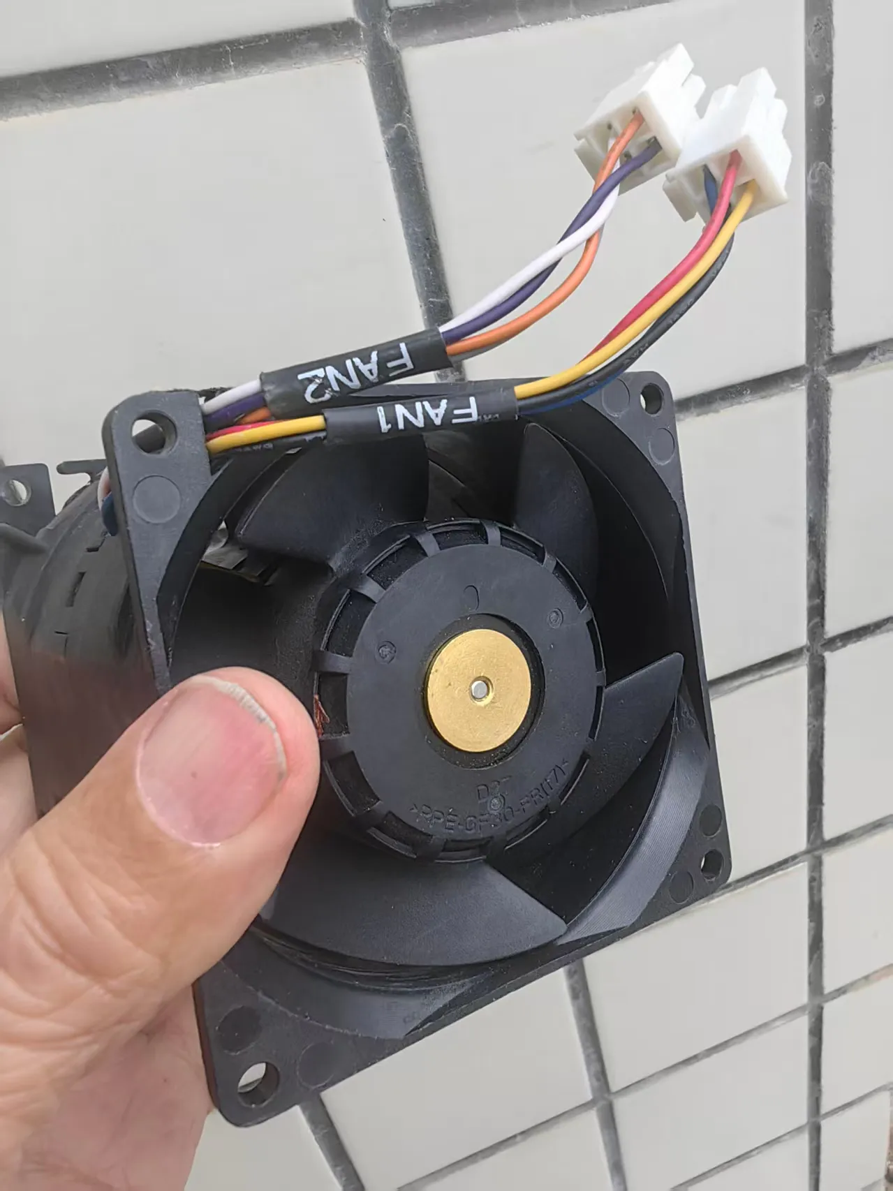 【花雕动手做】使用48V40A大功率电机驱动与8080双马达增压大风量风机的风力小车_image_4.webp