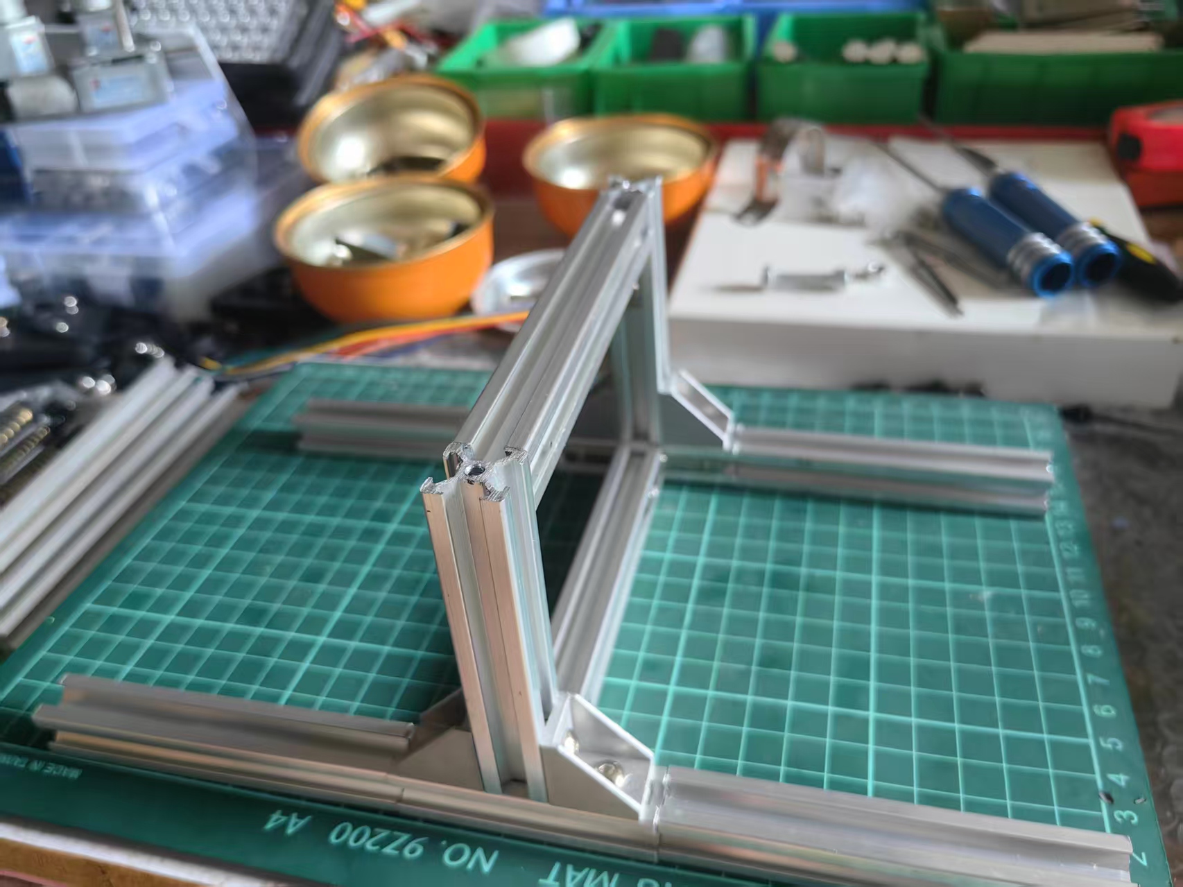 【花雕动手做】行空板 K10 使用一米1515铝型材制作的复杂地形八弹簧独立减震小车