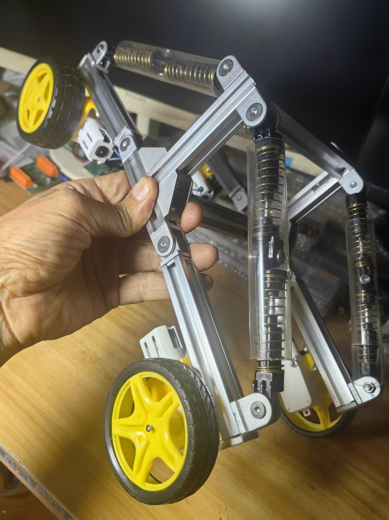 【花雕动手做】行空板 K10 使用1515铝型材制作的复杂地形八弹簧独立减震小车_image_18.webp