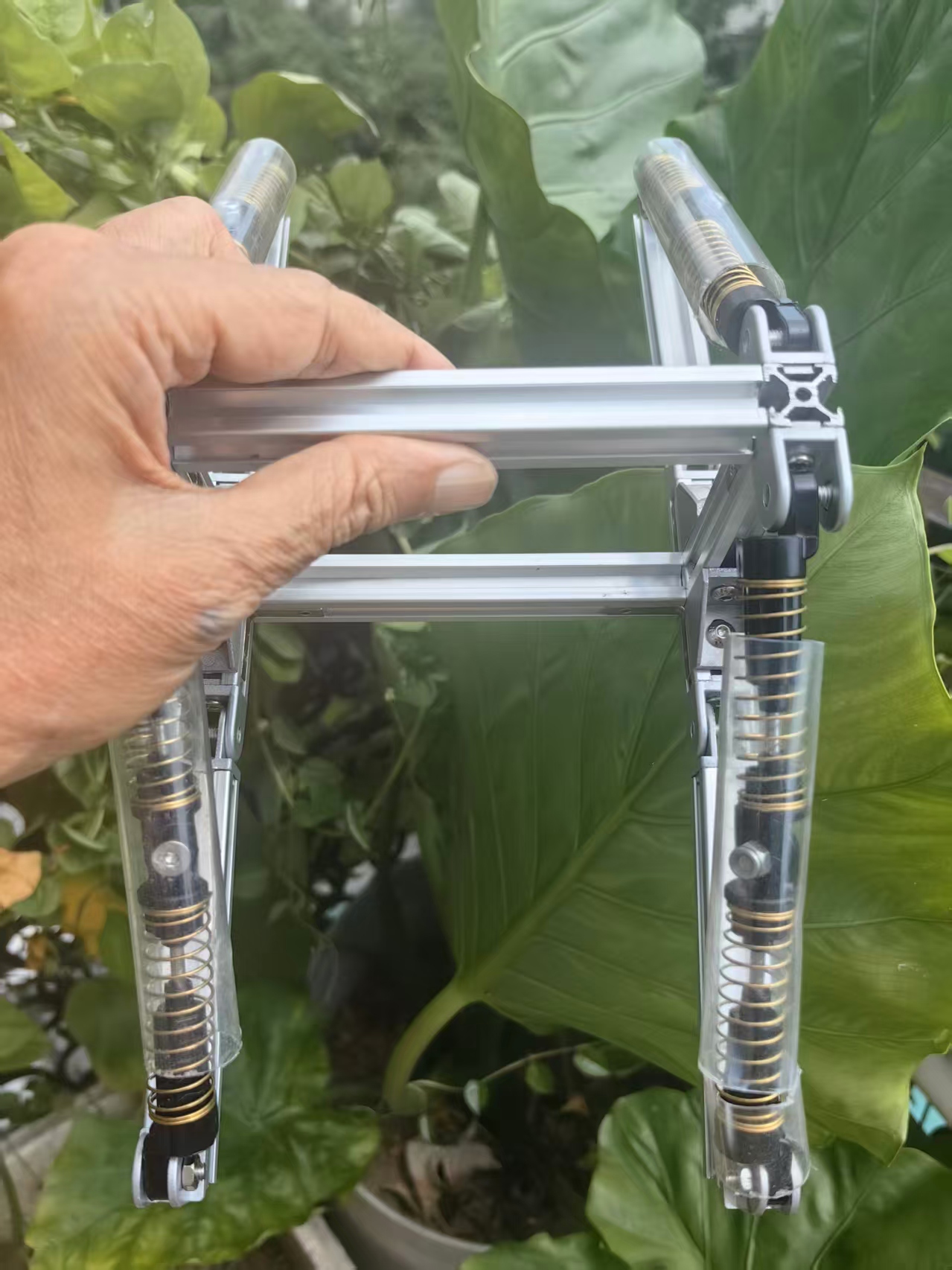 【花雕动手做】行空板 K10 使用1515铝型材制作的复杂地形八弹簧独立减震小车_image_11.webp