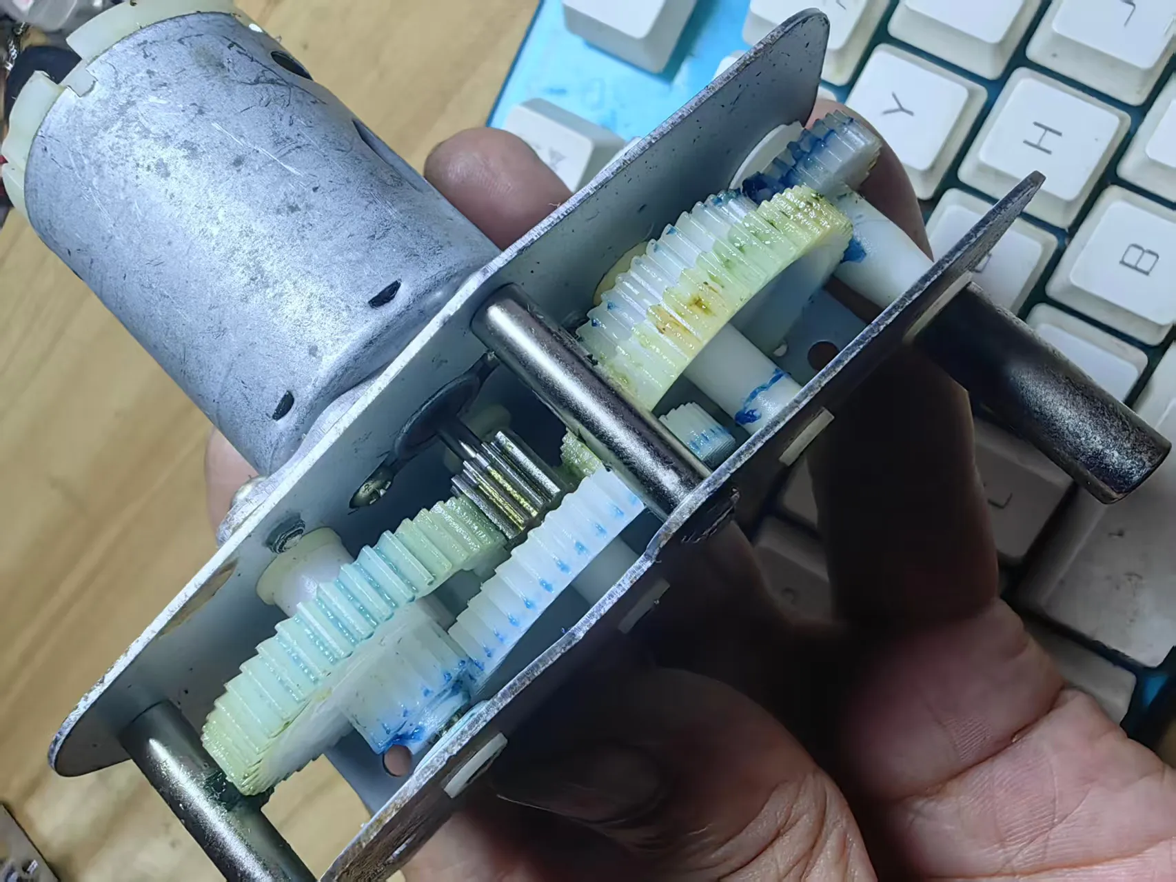 【花雕动手做】使用3S(11.1V)30A有刷双向电调和坦克波箱的四驱小车_image_5.webp