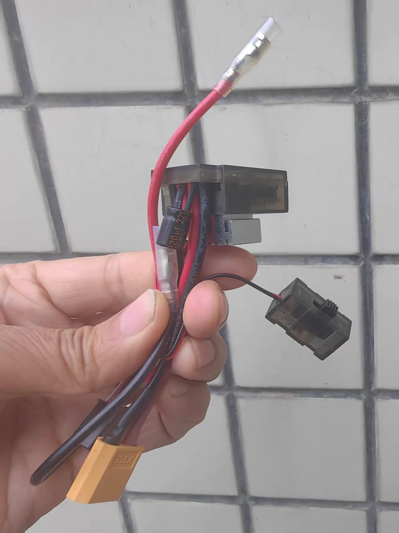 【花雕动手做】使用3S(11.1V)30A有刷双向电调和坦克波箱的四驱小车_image_3.webp