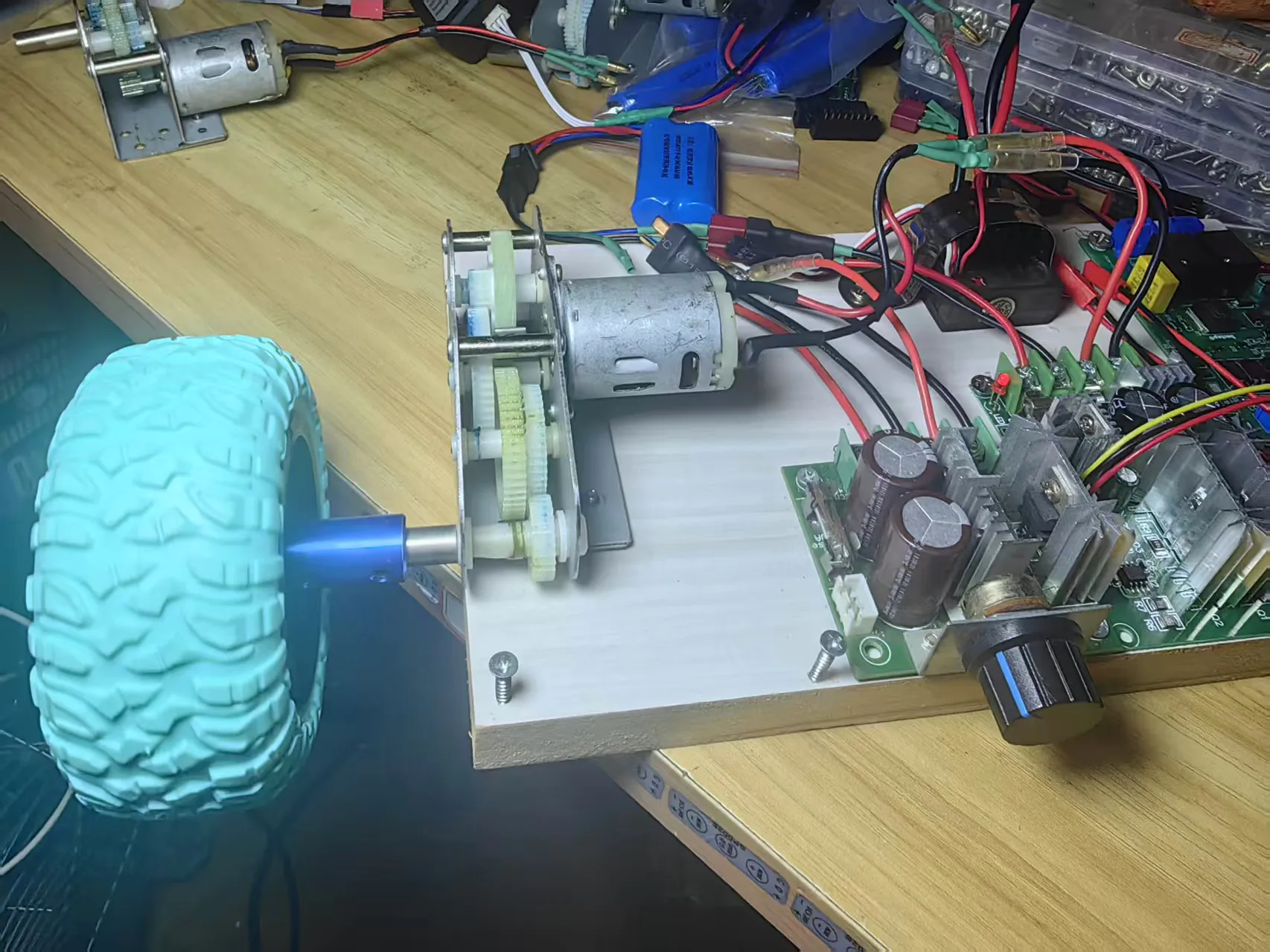 【花雕动手做】使用3S(11.1V)30A有刷双向电调和坦克波箱的四驱小车_image_6.webp