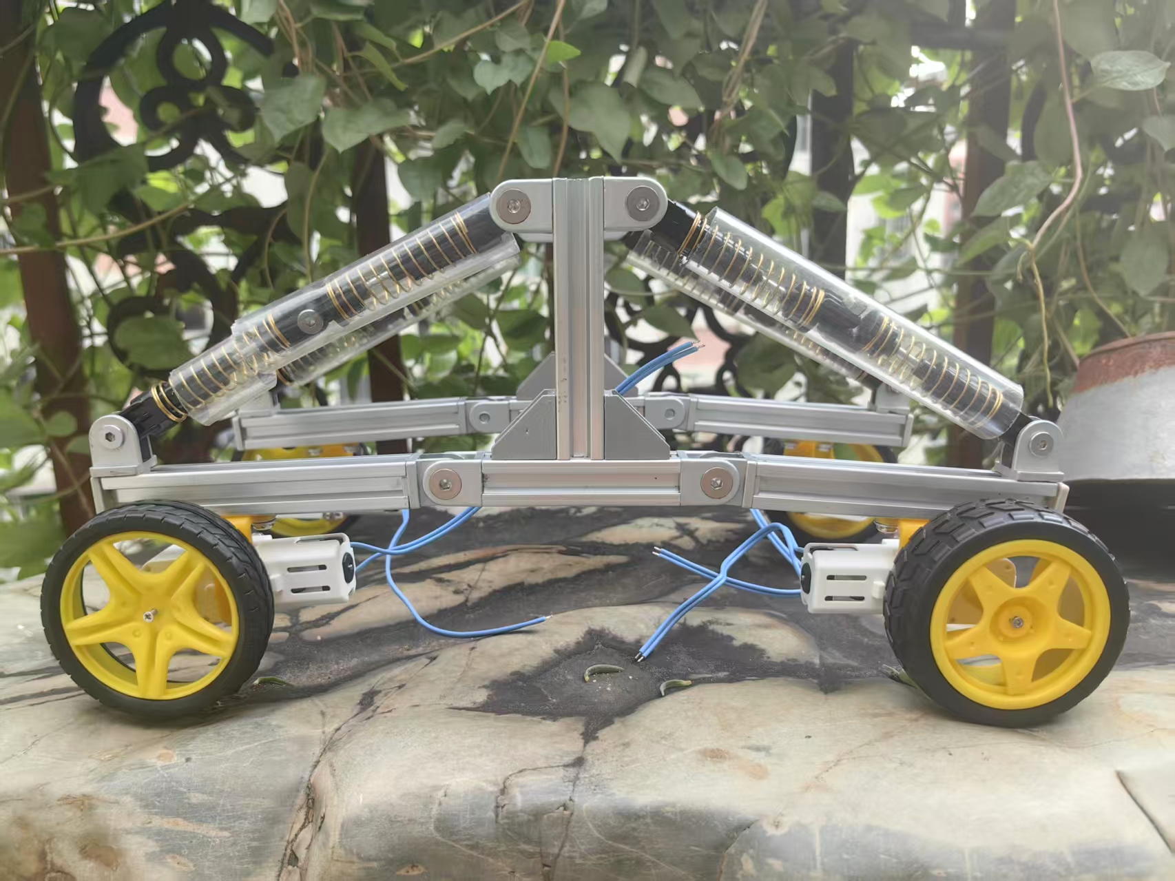 【花雕动手做】行空板 K10 使用1515铝型材制作的复杂地形八弹簧独立减震小车_image_17.webp