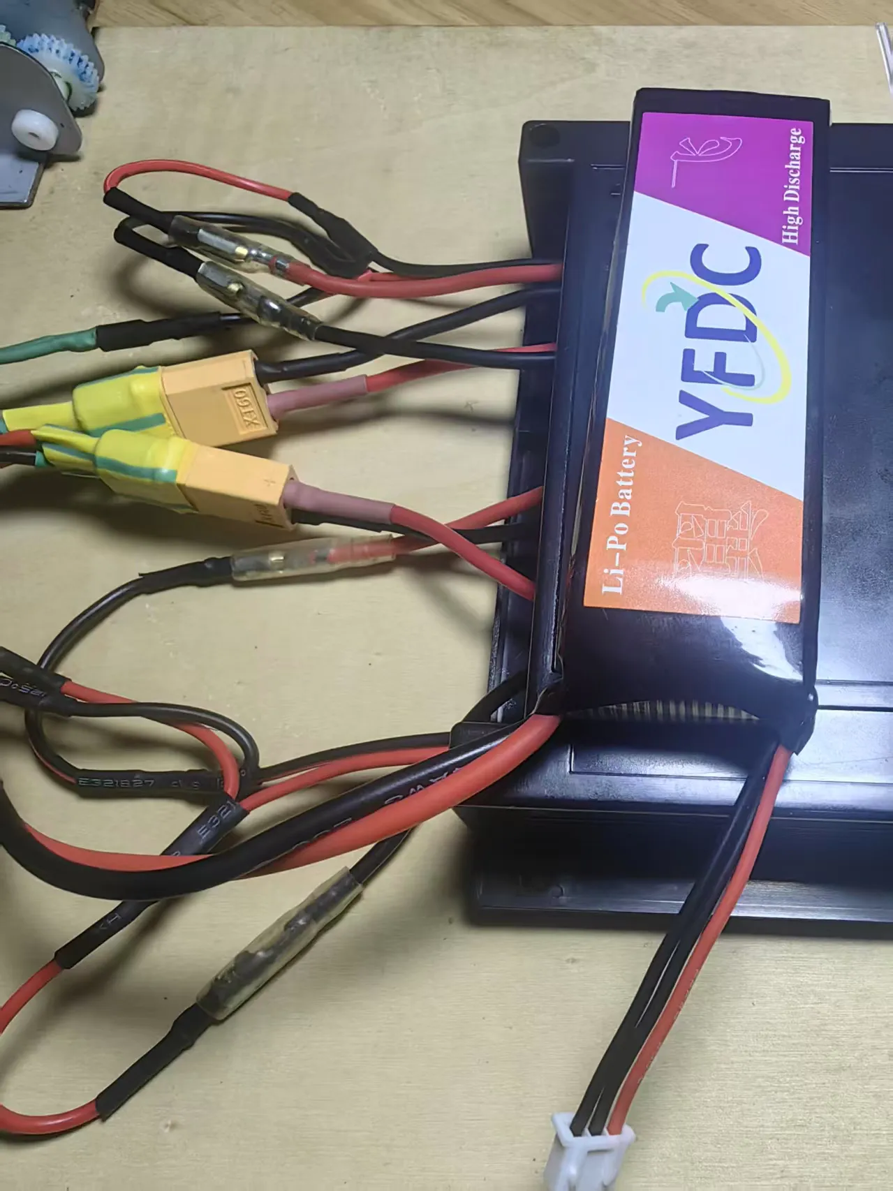 【花雕动手做】使用3S(11.1V)30A有刷双向电调和坦克波箱的四驱小车_image_13.webp