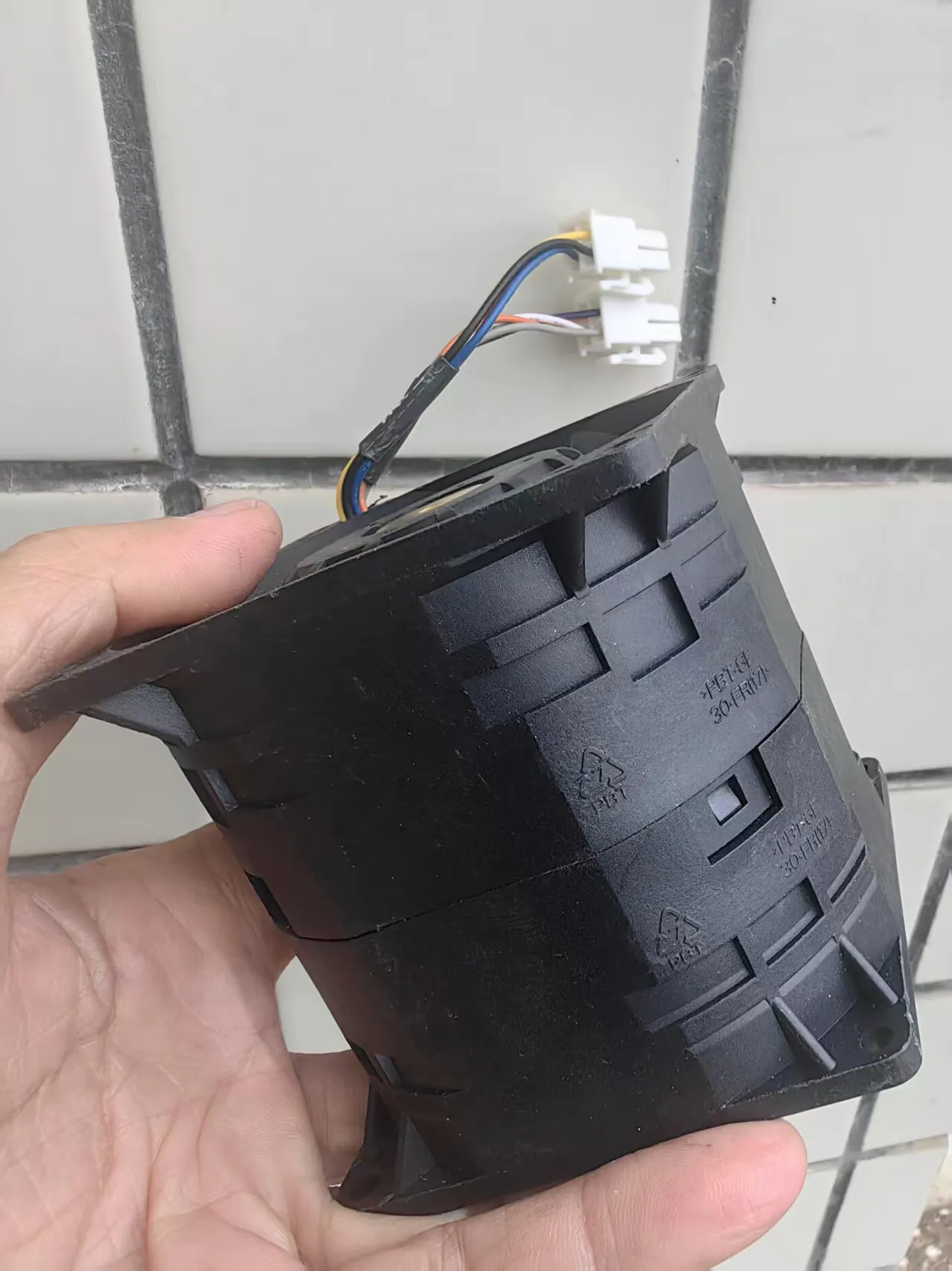 【花雕动手做】使用48V40A大功率电机驱动与8080双马达增压大风量风机的风力小车_image_3.webp