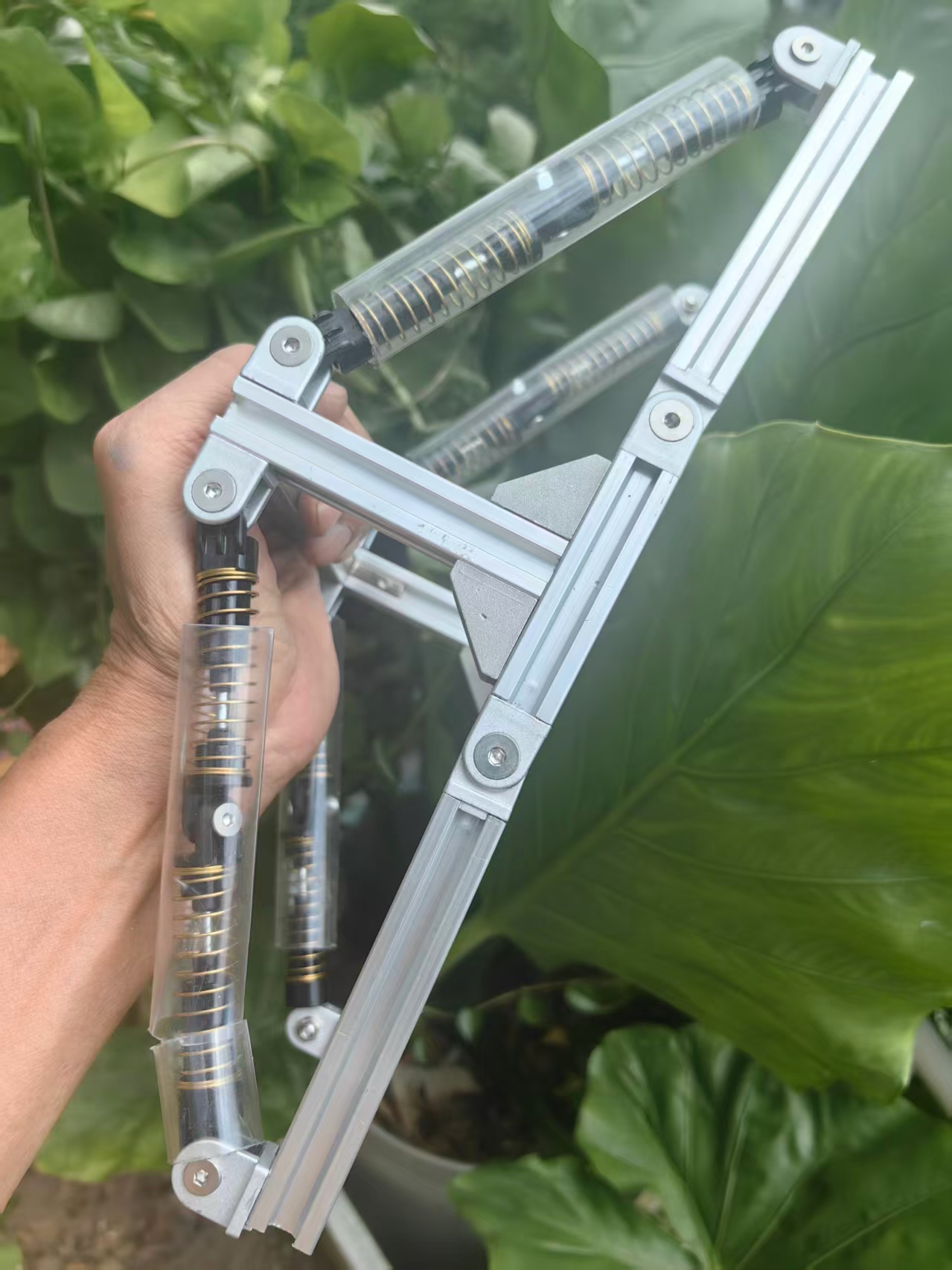 【花雕动手做】行空板 K10 使用1515铝型材制作的复杂地形八弹簧独立减震小车_image_10.webp