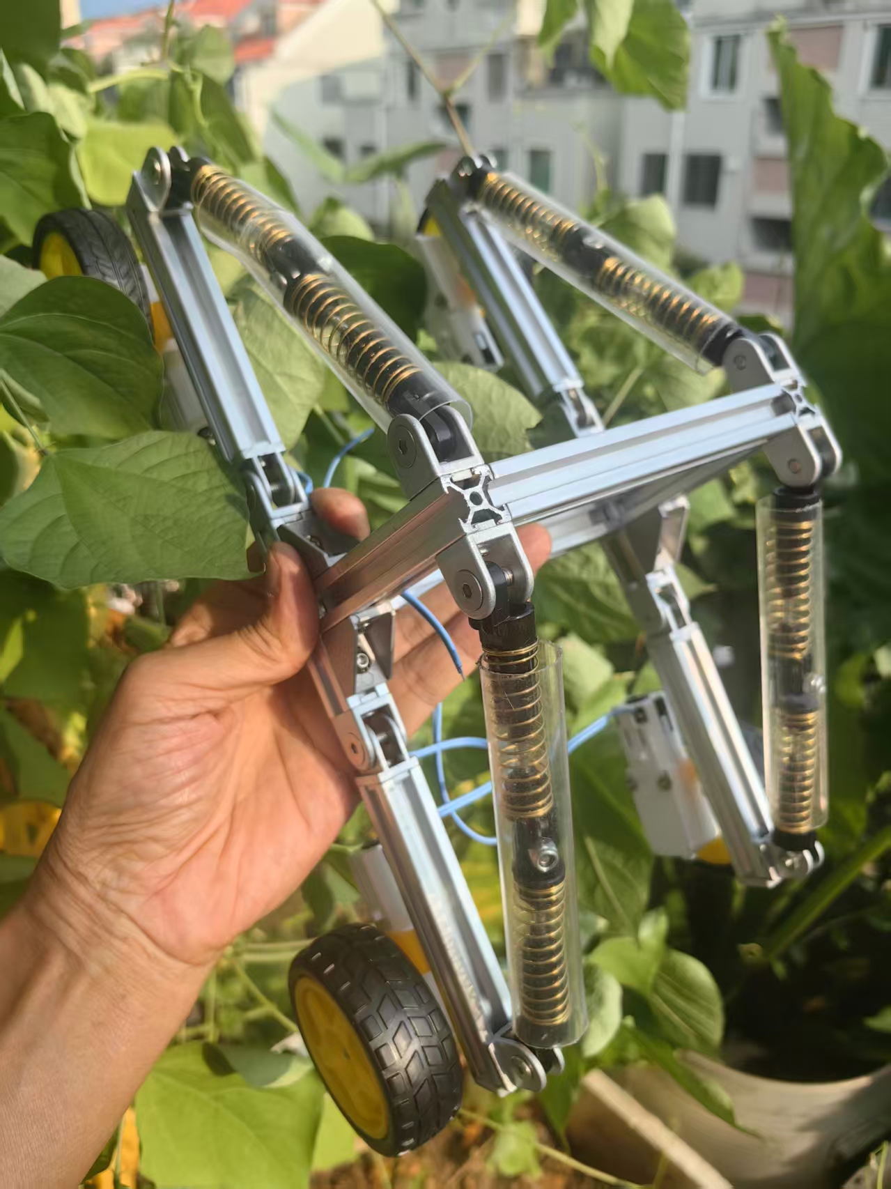 【花雕动手做】行空板 K10 使用1515铝型材制作的复杂地形八弹簧独立减震小车_image_20.webp