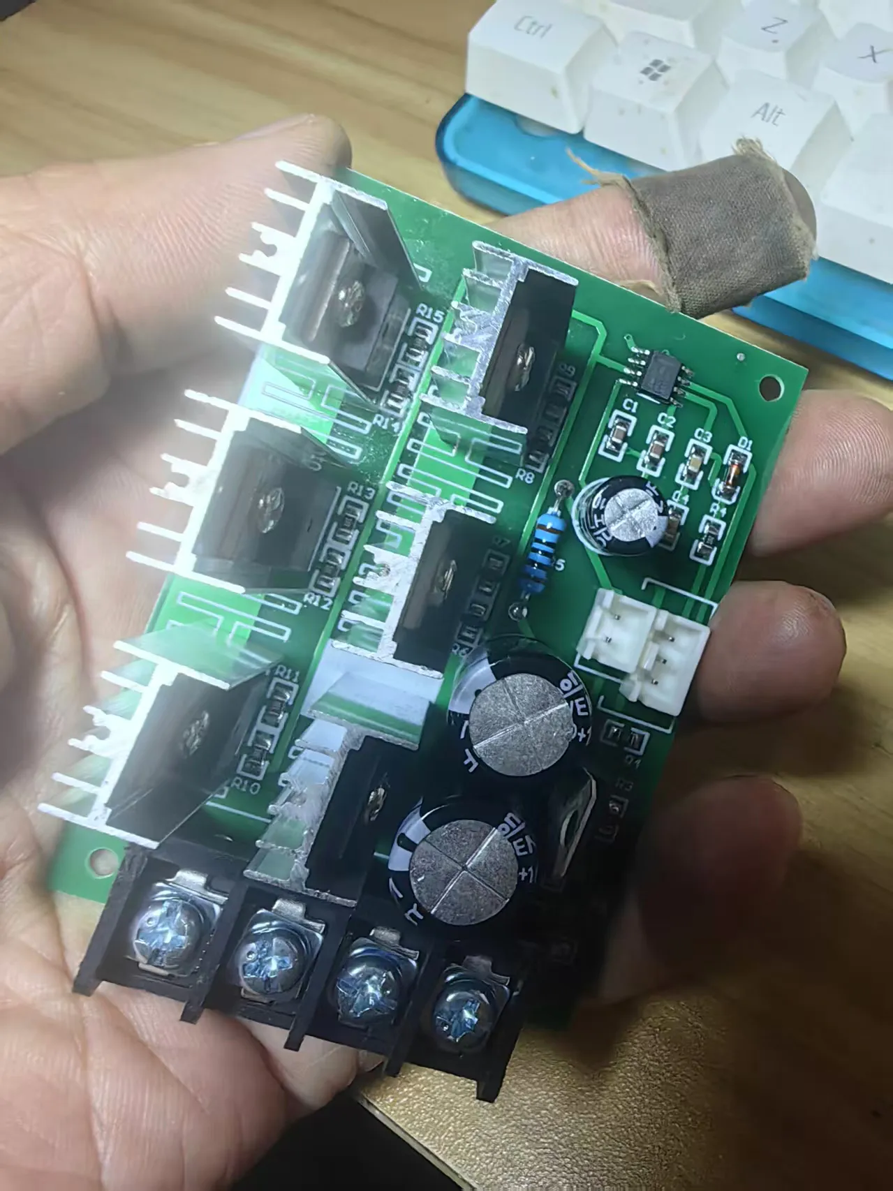 【花雕动手做】使用48V40A大功率电机驱动与8080双马达增压大风量风机的风力小车_image_2.webp