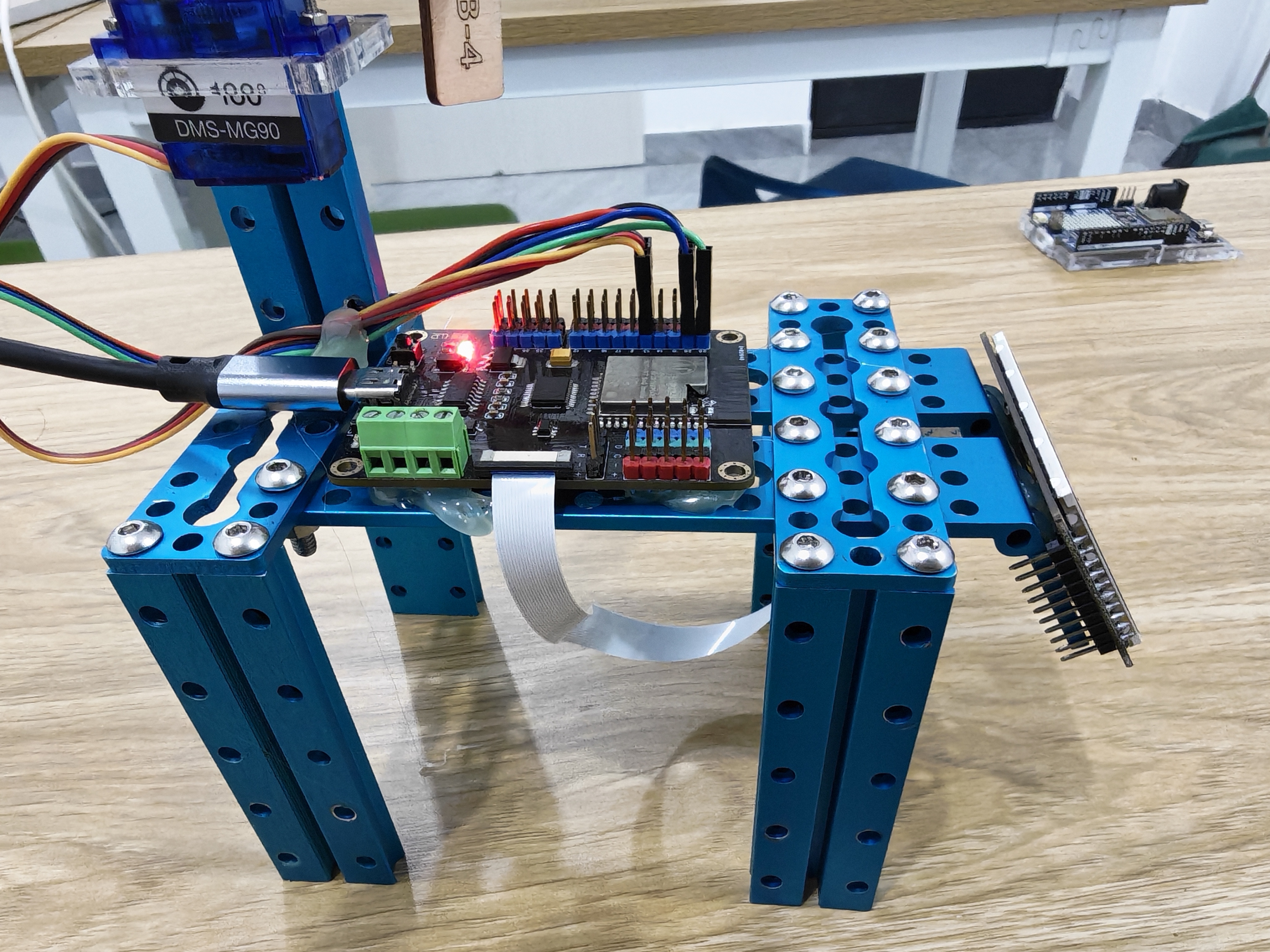基于 ESP32 的超声波可视化雷达