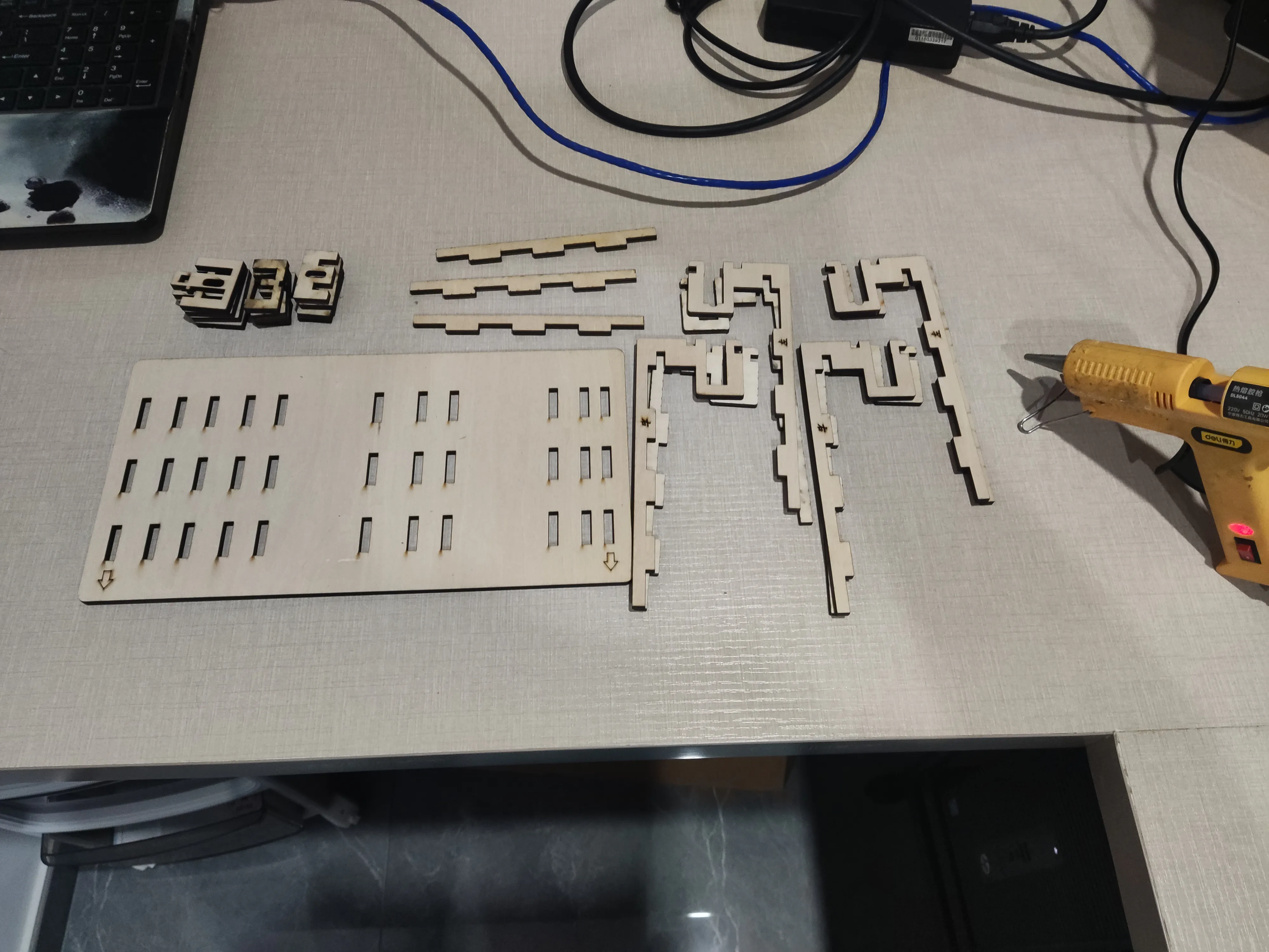造个好玩的,游戏代肝兄弟-按键工具_image_1.webp