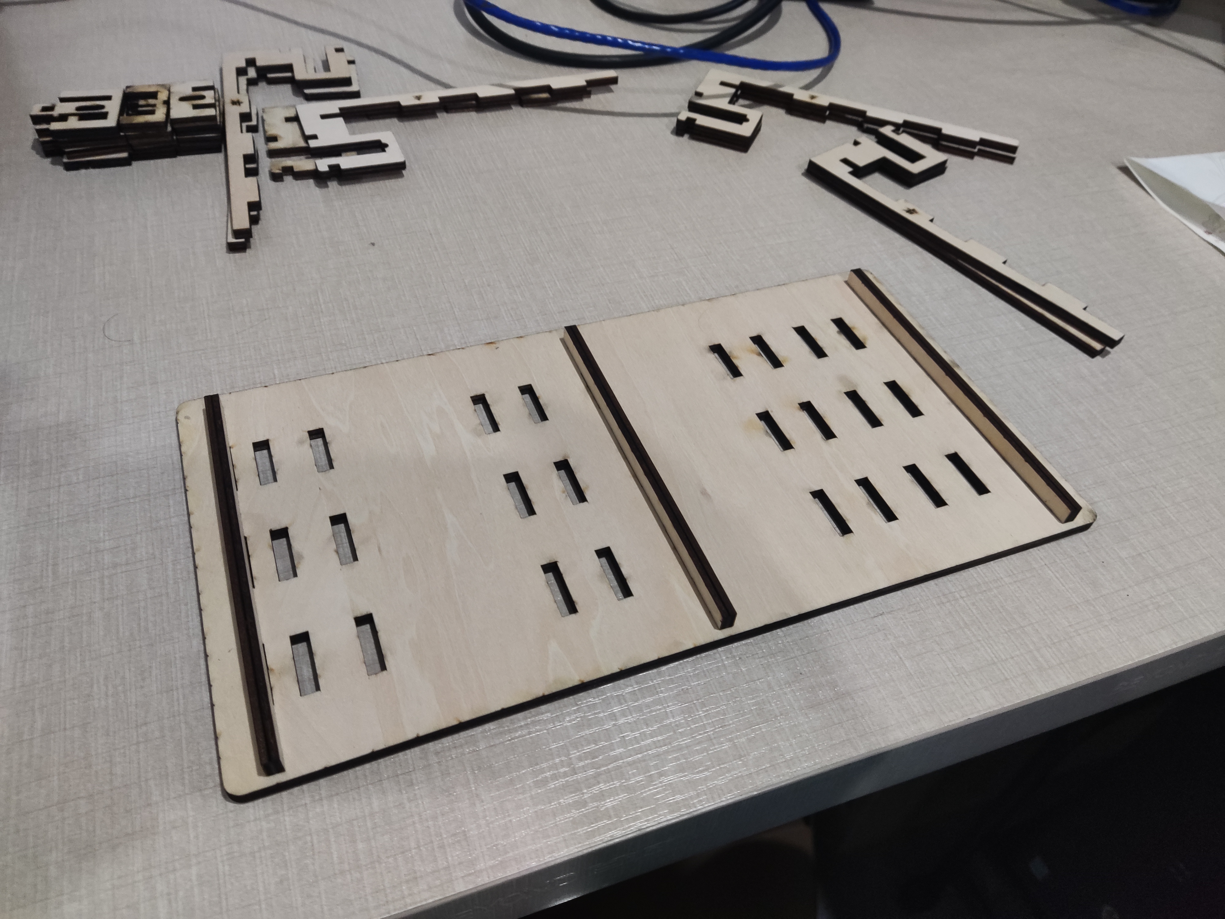 造个好玩的,游戏代肝兄弟-按键工具_image_2.webp