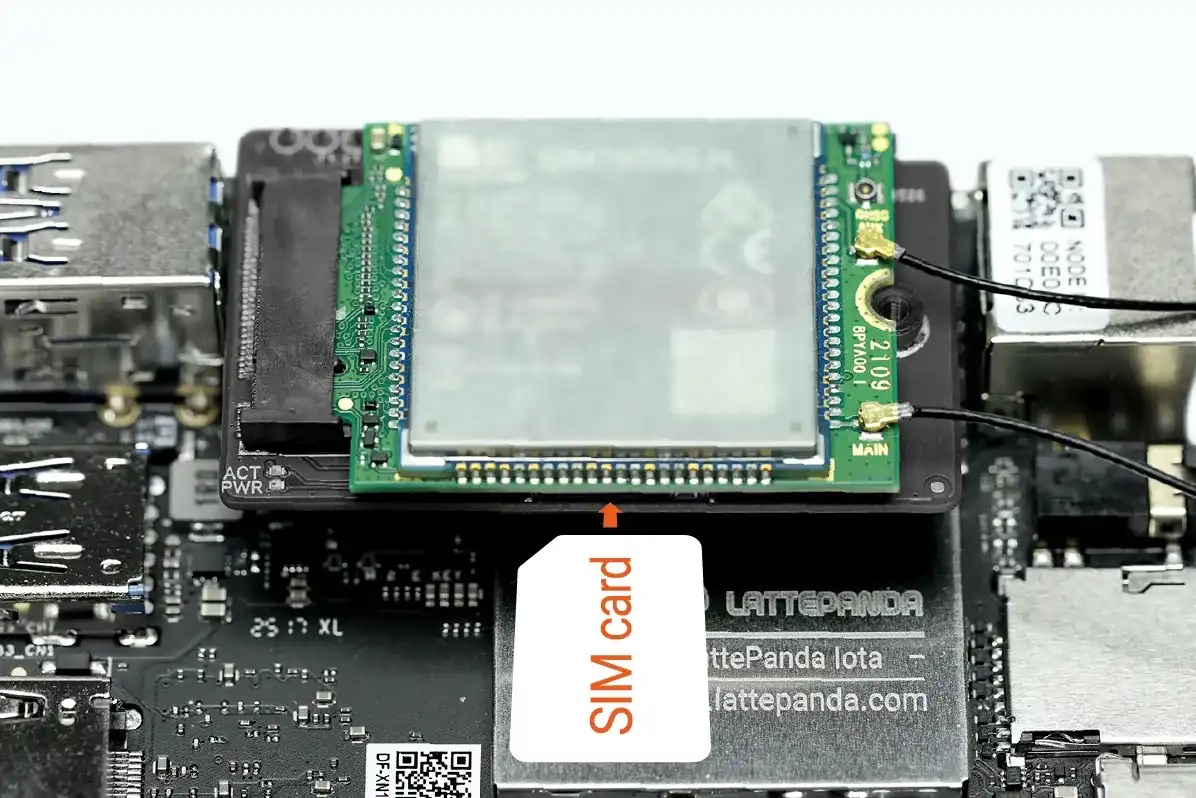 LattePanda Iota 4G 模块 SIM 卡插入