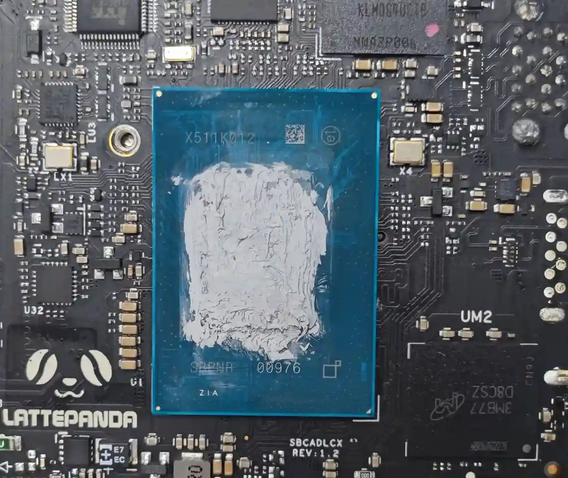 LattePanda Iota 涂抹硅脂